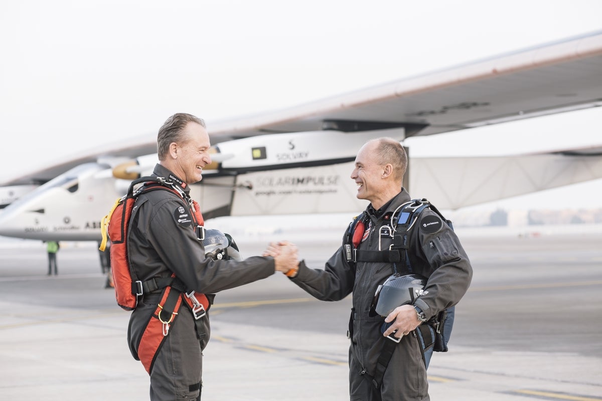 2015-01-18-solar-impulse-2-official-portrait-ackermann-nak-2748